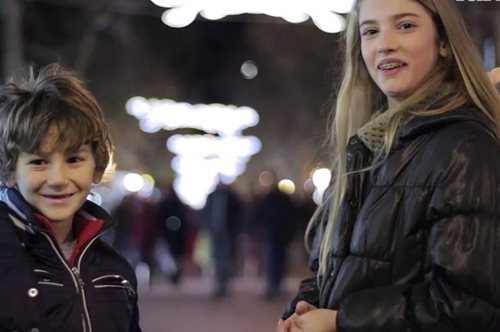 «Xτύπα την»: 5 μικρά αγόρια δίνουν μία απάντηση-πραγματική γροθιά για τη βία κατά των γυναικών 