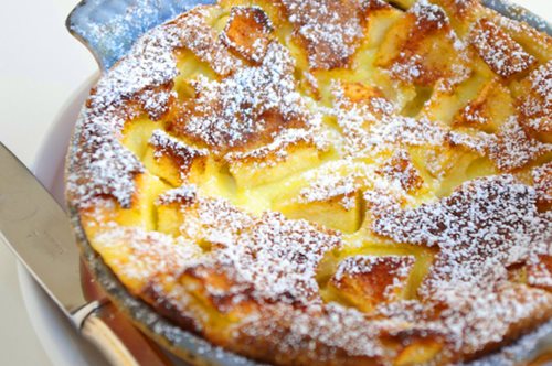 Κλαφουτί με μήλα χωρίς ζύμη: Ένα πεντανόστιμο και ελαφρύ γλυκό