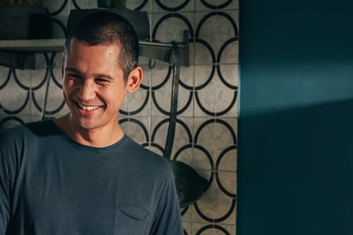 «Οι μπόμπιρες ξεπόρτισαν, Μάθτερ Θεφ»: Τα παιδιά του Κοντιζά εισβάλλουν στο τηλεοπτικό πλατό