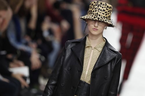 Το πανέμορφο παλτό-πασπαρτού Zara για τις ντεμί θερμοκρασίες: Ούτε πολλή ζέστη, ούτε πολύ κρύο