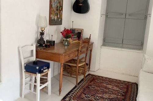 To νέο βιντεοκλίπ του Λέοναρντ Κόεν είναι γυρισμένο στην Ύδρα και αντανακλά το ελληνικό καλοκαίρι