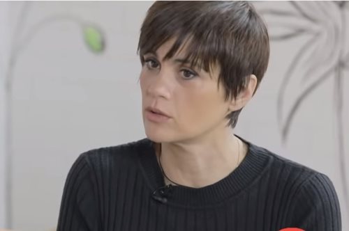 «Είμαι 45 χρονών. Την ηλικία μας πρέπει να τη λέμε»: Η Άννα Μαρία Παπαχαραλάμπους με τόλμη & γοητεία