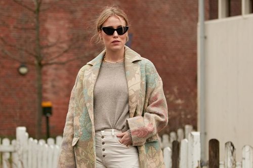 Σέξι χωρίς να το προσπαθεί: To ανδρόγυνο Τ-Shirt που θα φορεθεί από όλα τα στυλ γυναικών 