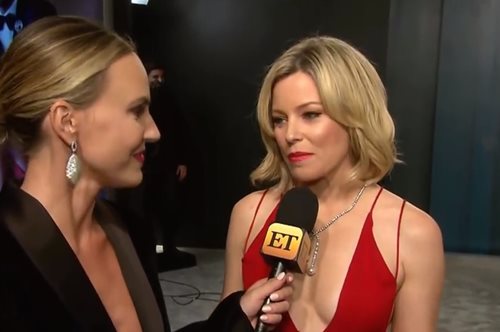 Η Ελίζαμπεθ Μπανκς εξηγεί γιατί ξαναφόρεσε το κόκκινο φόρεμα των Όσκαρ του 2004 