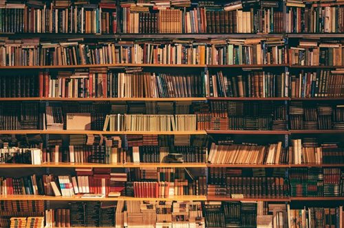 Μία διαφορετική βιβλιοθήκη αφιερωμένη στο περιβάλλον, στην οδό Ασωμάτων, στο Θησείο 