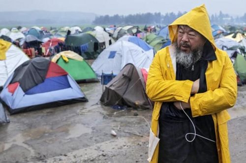 Από τη Λέσβο στην Ειδομένη ο AiWeiWei: «Δεν μπορώ να πιστέψω αυτό που συμβαίνει στην Ευρώπη»