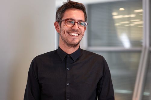 «Μικρή Βρετανία»: Ο Έλληνας αρχιτέκτονας, Γιώργος Καράμπελας, ζει στο Λονδίνο του νεόκοπου Brexit 