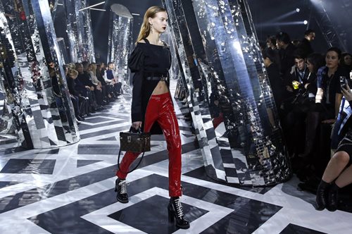 Louis Vuitton: Το πιο εντυπωσιακό show από τις πασαρέλες του Παρισιού 
