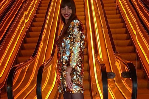 Η λεπτομέρεια στο καλσόν της Ηλιάνας Παπαγεωργίου που «γιορτάζει» τον έρωτα 