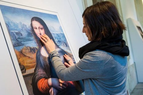 Η σπουδαία πρωτοβουλία του μουσείου Prado. Άνοιξε ειδική έκθεση για άτομα με πρόβλημα όρασης