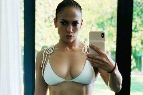 Εκατοντάδες γυναίκες κάνουν το ίδιο: H Jennifer Lopez ξεκινάει κίνημα body positivity με μια φωτό