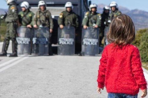Η συγκλονιστική φωτογραφία από τη Λέσβο που έγινε σύμβολο
