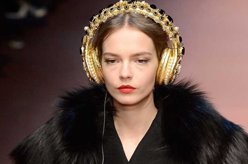 10 μουσικά κομμάτια αποκλειστικά για τους λάτρεις της μόδας από τις πασαρέλες του Παρισιού 