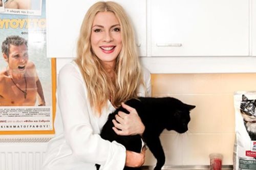 «18 χρονών στη Σαντορίνη»: Η απίστευτη ομορφιά της Σμαράγδας Καρύδη σε μια παλιότερη φωτό 