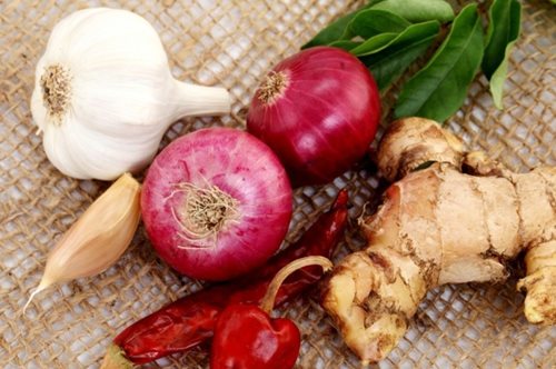 Με ποιο τρόπο ο κορoναϊός απειλεί με «εξαφάνιση» το σκόρδο και το τζίντζερ