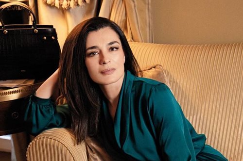 Μαρία Ναυπλιώτου: Εμφανίστηκε με total black σύνολο και χρυσές λεπτομέρειες που 