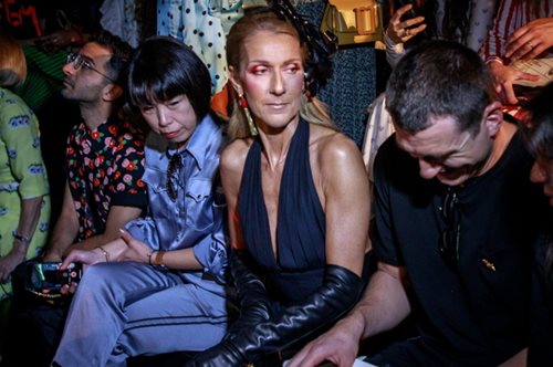 To στιλιστικό είδωλο που λέγεται Σελίν Ντιόν χτύπησε πάλι. Συγκλονιστική 60΄s εμφάνιση στη Νέα Υόρκη