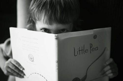 5 βιβλία που πρέπει να διαβάσουμε στα παιδιά μας για να γίνουν πιο ωραίοι τύποι και τύπισσες