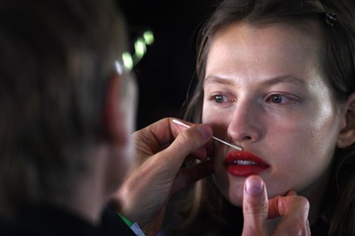 30 40 50: Αυτά είναι τα 3 πιο διαχρονικά και αγαπημένα χρώματα κραγιόν ιδανικά για όλες τις ηλικίες