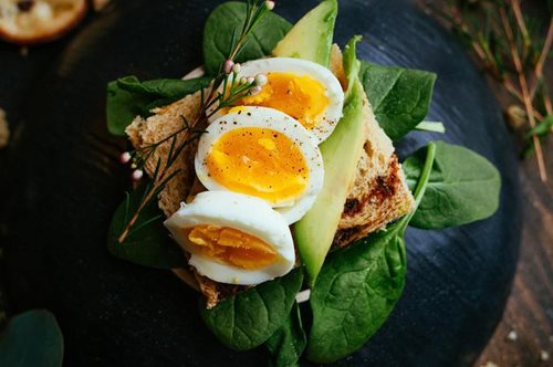 «Για σένα που παίρνεις αστέρι Μισλέν. Και για σένα, το αστέρι, που χορταίνεις με ένα τοστ»