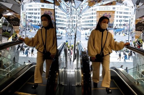 «Μην πάτε ούτε για καφέ». Ο Πανελλήνιος Ιατρικός Σύλλογος ζητάει «αυτοπεριορισμό»