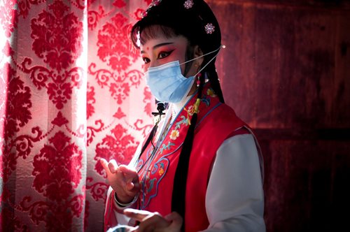 «Η παγκόσμια πανδημία του κορονοϊού θα έχει λήξει ως τον Ιούνιο»