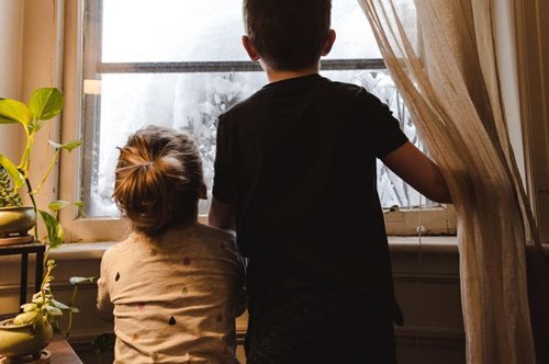 «Μαμά, τι είναι κορονοϊός;»: Το Χαμόγελο του Παιδιού μας συμβουλεύει πώς να μιλήσουμε στα παιδιά