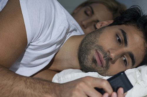 6 τρόποι να καταλάβεις ότι είναι σεξομανής, άρα άπιστος