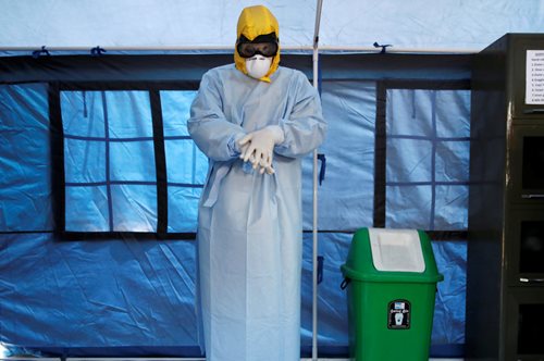 «Τα πράγματα δεν θα παραμείνουν τόσο άσχημα». Επιδημιολόγος παρουσίαζει το αισιόδοξο σενάριο