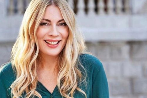 «Ήρθε η ώρα να βάλετε το χέρι στην τσέπη παιδιά». Η Σμαράγδα Καρύδη στους πλούσιους Έλληνες