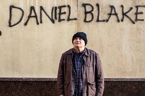 Ο σημαντικός Βρετανός σκηνοθέτης Κεν Λόουτς δίνει δωρέαν όλες τις ταινίες του στο YouTube