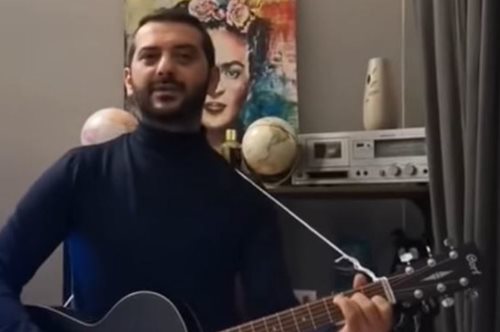 «Ρε μάνα παλουκώσου σπίτι μπας και κάνουμε καλοκαίρι»: Ο Λεωνίδας Κουτσόπουλος στέλνει μήνυμα 