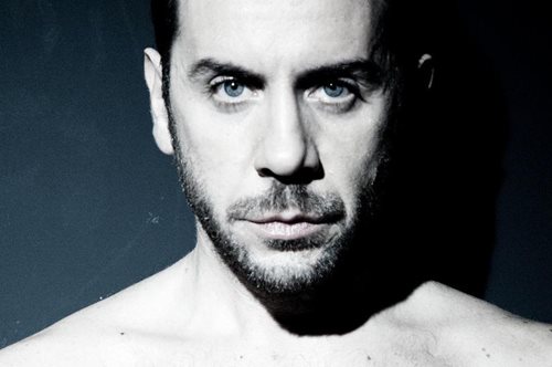 Η αμφιλεγόμενη μεταμφίεση του Γιώργου Μαζωνάκη σε Michael Jackson