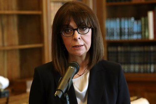 «Οι σύγχρονοι ήρωες είναι οι γιατροί και οι νοσηλευτές»: Μήνυμα Σακελλαροπούλου για 25η Μαρτίου 