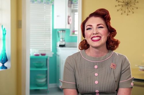 «Όλοι είμαστε αλλόκοτοι με κάποιον τρόπο»: H ιστορία της γυναίκας που ζει σαν να είναι ακόμα 1958 