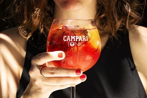 Κάθε απόγευμα πίνω το απεριτίφ μου, στις 7 μ.μ. Μια συνήθεια που δεν άλλαξα τώρα που #Μένoυμε_Σπίτι