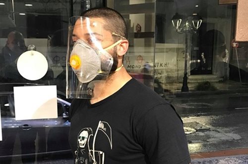 Ομάδα εθελοντών από τη Θεσσαλία δημιουργούν μάσκες και απαραίτητα εξαρτήματα με 3D εκτυπωτές