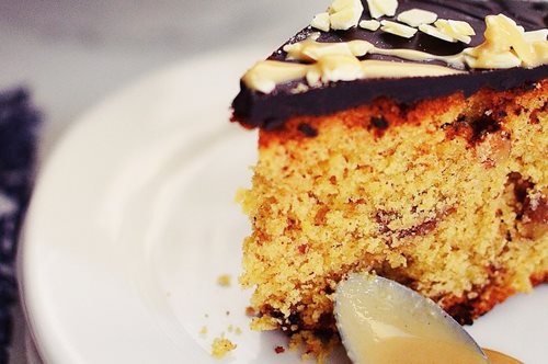 Νηστίσιμο κέικ με ταχίνι και σοκολάτα κουβερτούρα