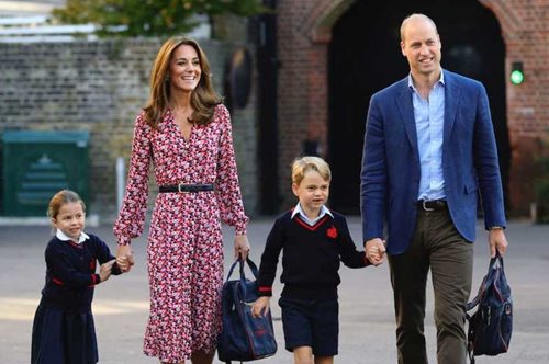 H πριγκίπισσα Σάρλοτ και ο πρίγκιπας Λουίς ντύθηκαν ακριβώς το ίδιο με την Κέιτ και τον Ουίλιαμ