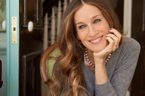 Ένας ακόμη λόγος που τη λατρεύουμε: Η Σάρα Τζέσικα Πάρκερ σετάρει παπούτσια μέσα στο σπίτι της 