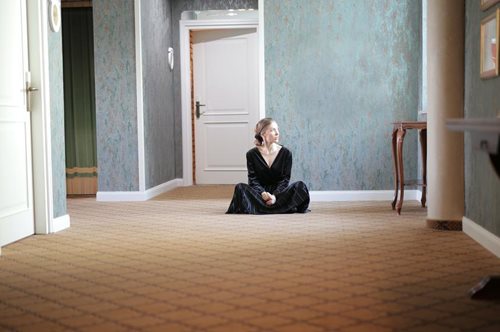 Μόνη στο σπίτι: Μεταμεσονύκτιες σκέψεις μιας υπεύθυνης μάρκετινγκ σε εταιρεία απορρυπαντικών 