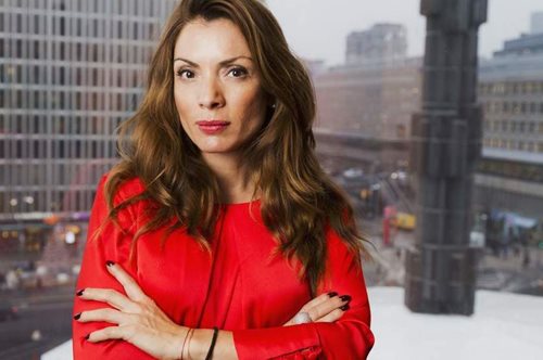 «Δεν έχω δει ούτε έναν άνθρωπο με μάσκα». Η Αλεξάνδρα Πασχαλίδου εξηγεί τι συμβαίνει στη Σουηδία 