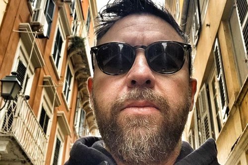 Η απίθανη ομοιότητα του Γιάννη Βαρδή με την κόρη του, Κατερίνα. Η φωτογραφία που ανέβασε ο ίδιος