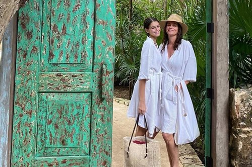 «Γέννησα και τα δύο παιδιά μου στο σπίτι». Οι τρυφερές throwback φωτογραφίες της Σίντι Κρόφορντ 