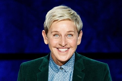 Είναι αγνώριστη: Η έφηβη Ελεν Ντε Τζένερις ποζάρει στο χορό της αποφοίτησης της, τη δεκαετία του 70