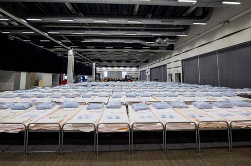 «Μας αφήνουν να πεθάνουμε»: Στη Σουηδία η κατάσταση είναι σοκαριστικά σουρεαλιστική 