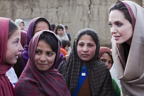 Στη Λέσβο για τους πρόσφυγες η Αντζελίνα Τζολί