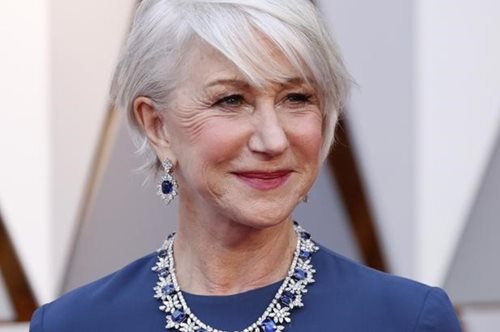 Αμακιγιάριστη στο κρεβάτι της, μόλις ξύπνησε: Η Έλεν Μίρεν όπως δεν την έχουμε ξαναδεί