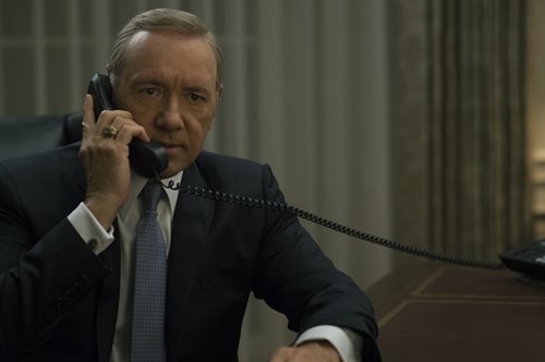 Τι κοστούμια φοράει ο Κέβιν Σπέισι ως Frank Underwood στη δημοφιλή τηλεοπτική σειρά House of Cards; 