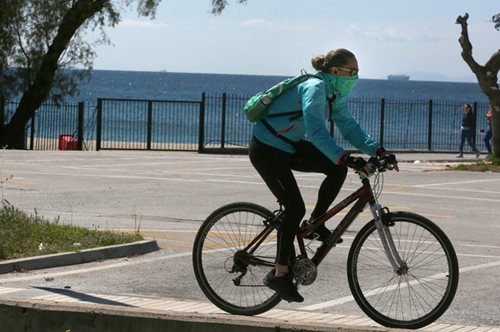 «Παρά την απείθαρχη φύση τους, οι Έλληνες είναι νηφάλιοι και στηρίζουν τα μέτρα»
